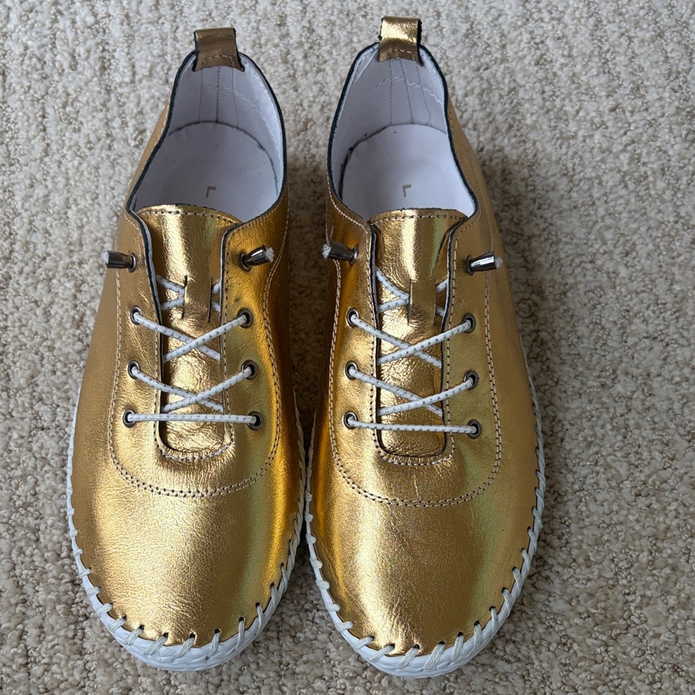 NWOB Lunar Slip on Leather Gold Women's Flats